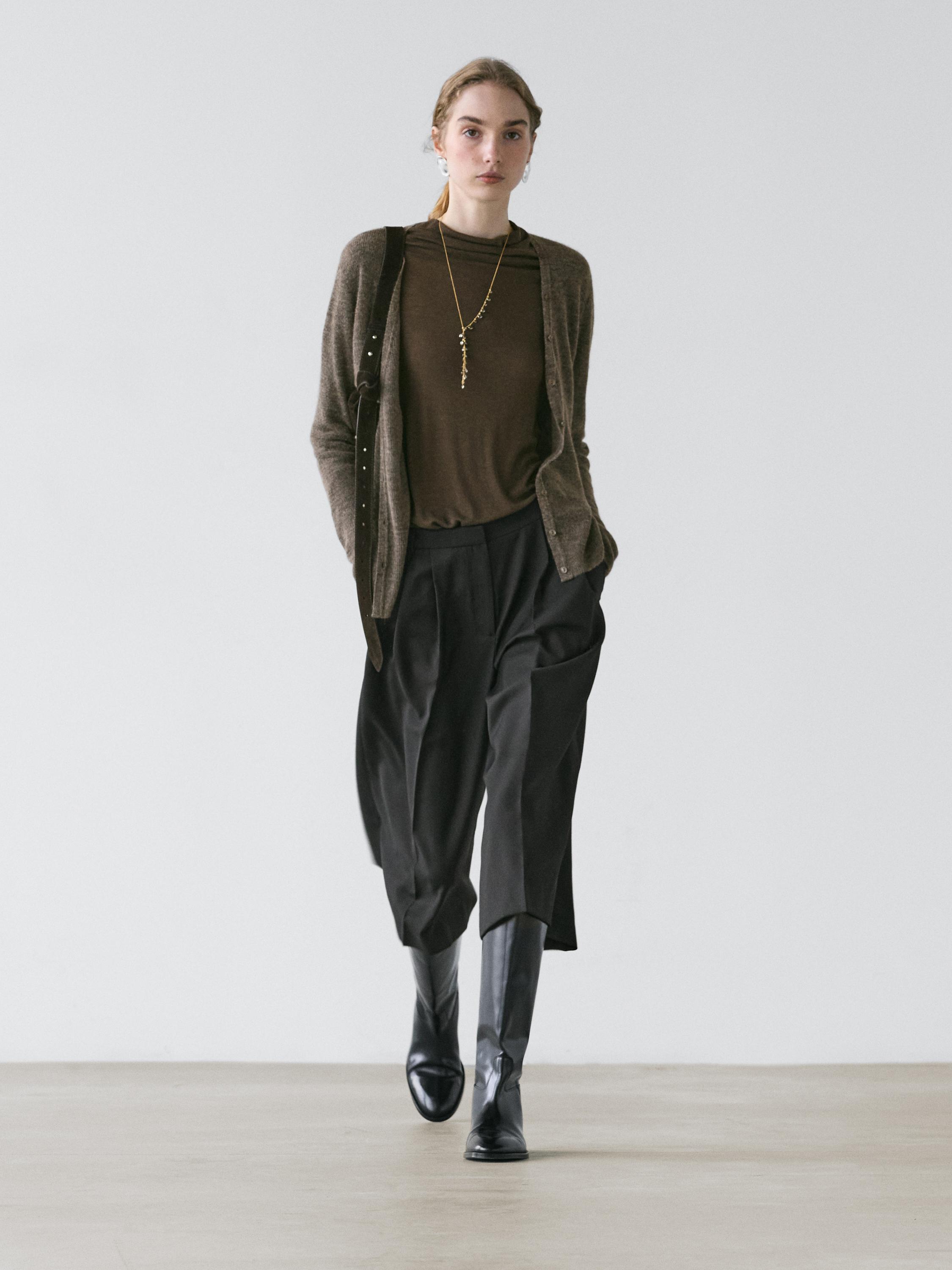 Long 100% wool Bermuda shorts